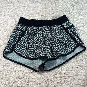 Lululemon Tracker Short III *4-way Stretch Ace Spot Tranquil Blue Black / Black